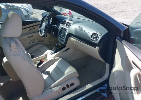 2013 Volkswagen Eos Lux z USA, uszkodzony, nr VIN WVWFW8AH0DV009334